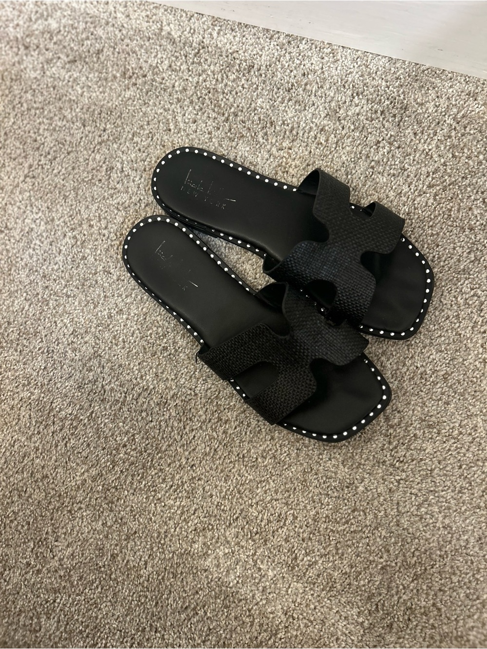 black sandals - Picture 2 of 3
